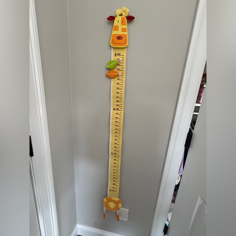 Wooden Giraffe Growth Chart